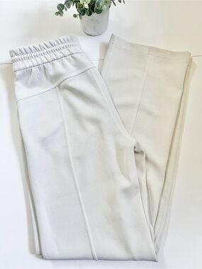 Lululemon Softstreme High-Rise Pant *Full Length Bone Size 4
